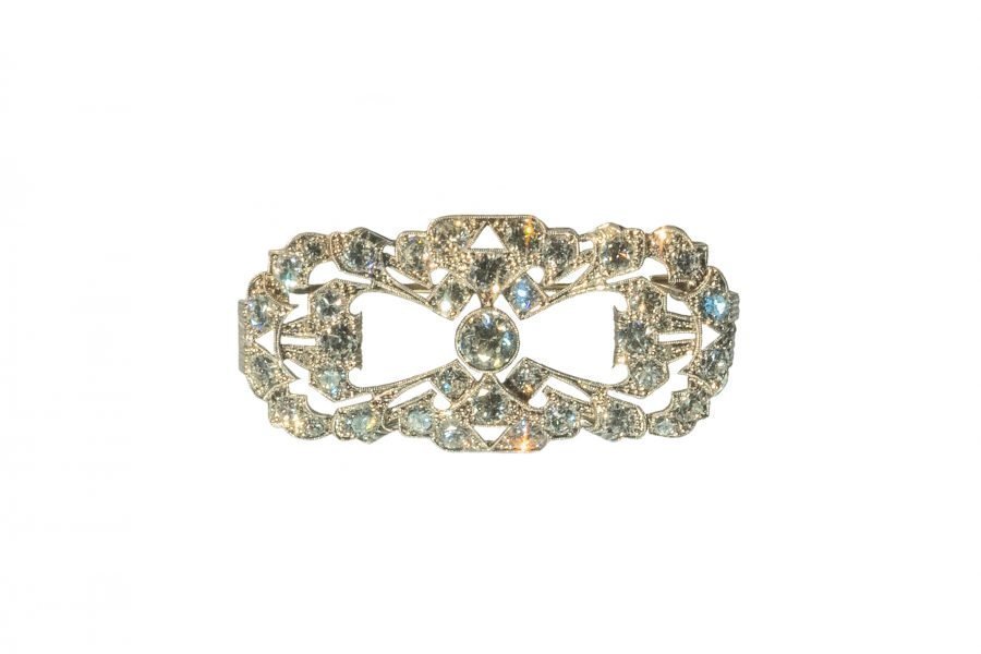 Deco brooch with diamonds