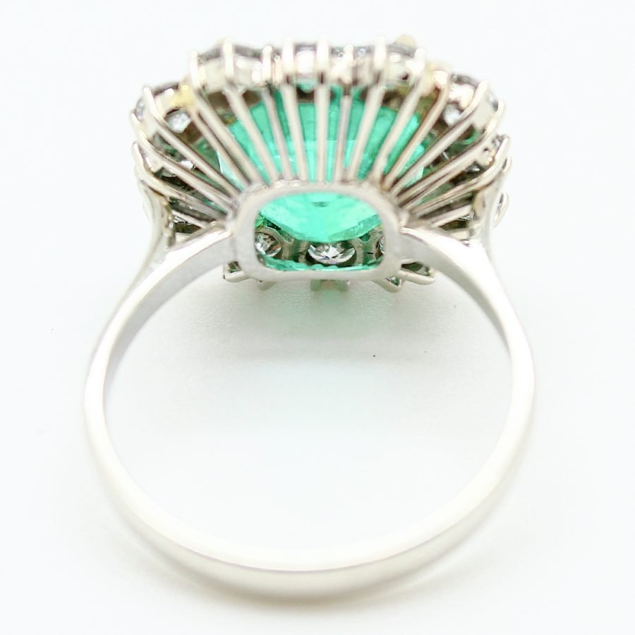 60's ring with emerald and diamonds