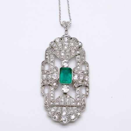Pendente convertibile in spilla del 1930 in platino con smeraldo Colombiano e diamanti